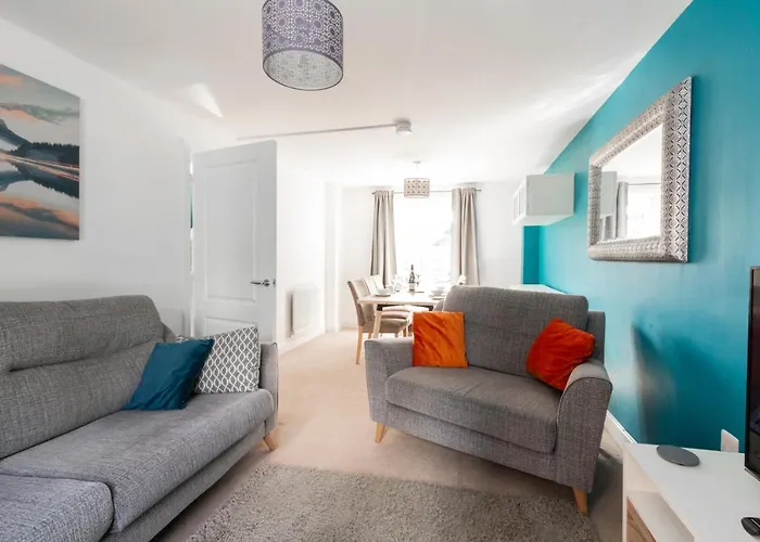 Homely 4Bd Townhouse - Next To Hanley Park