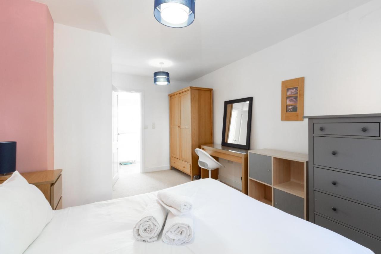 Apartment Homely 4bd Townhouse - Next To Hanley Park