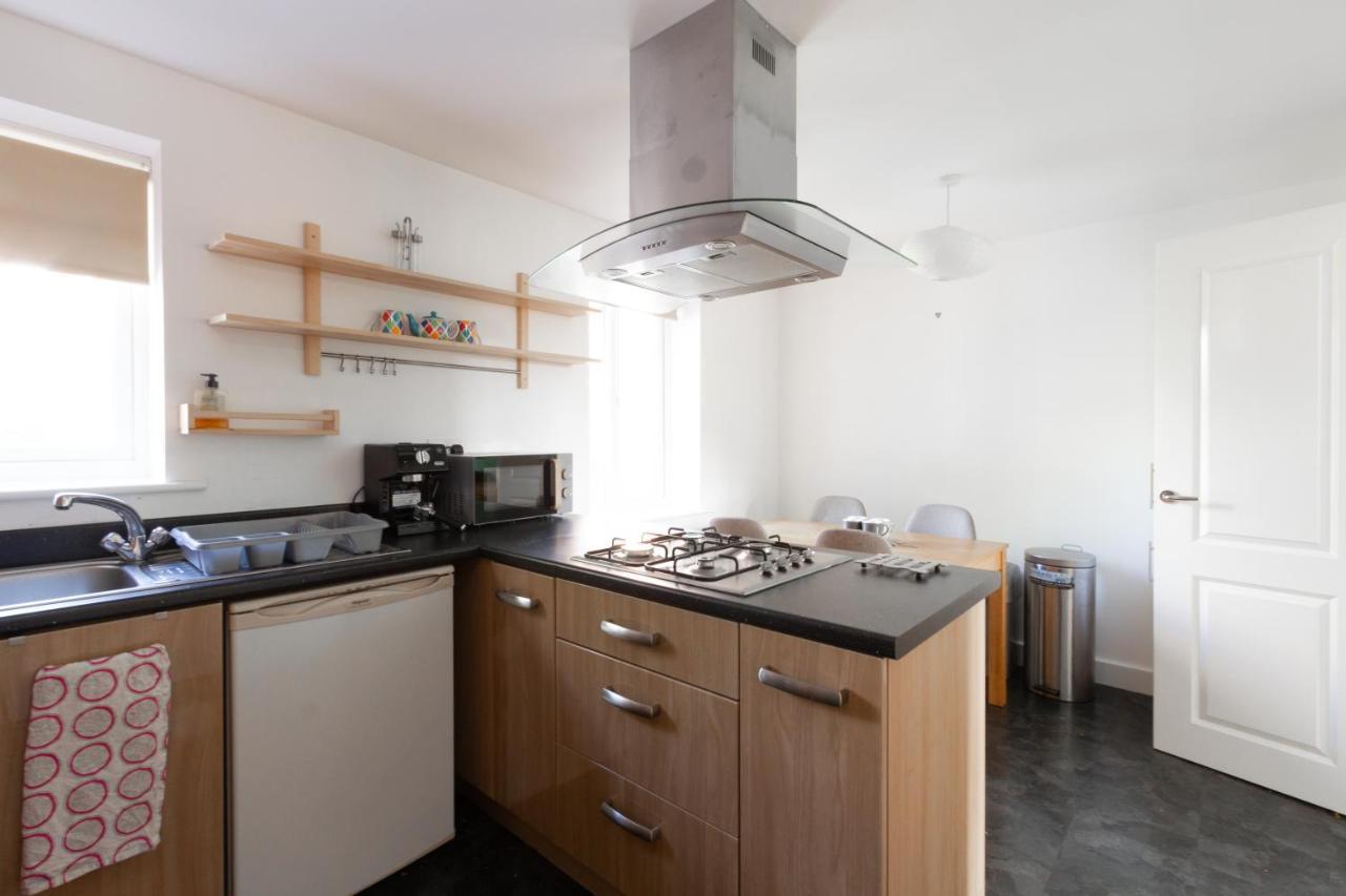 Apartment Homely 4bd Townhouse - Next To Hanley Park *