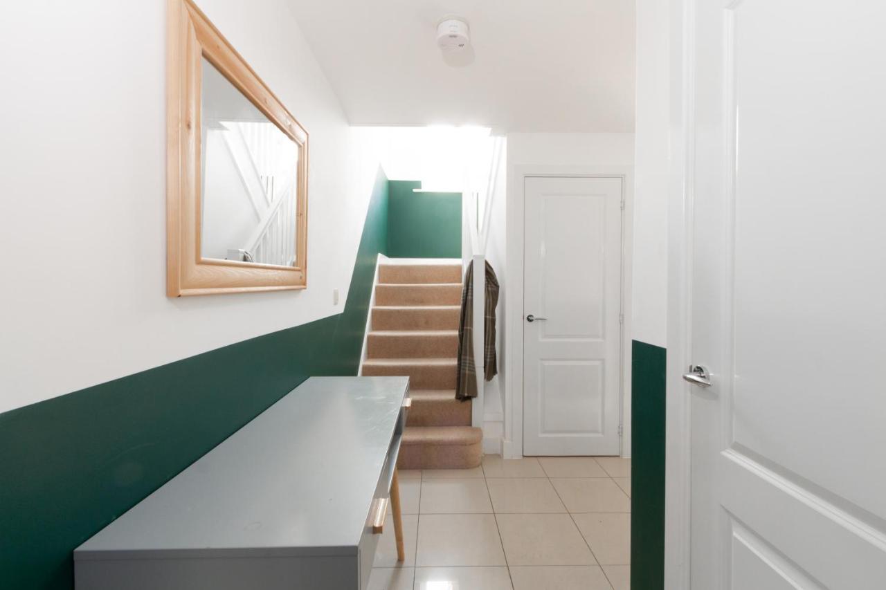 Apartment Homely 4bd Townhouse - Next To Hanley Park *