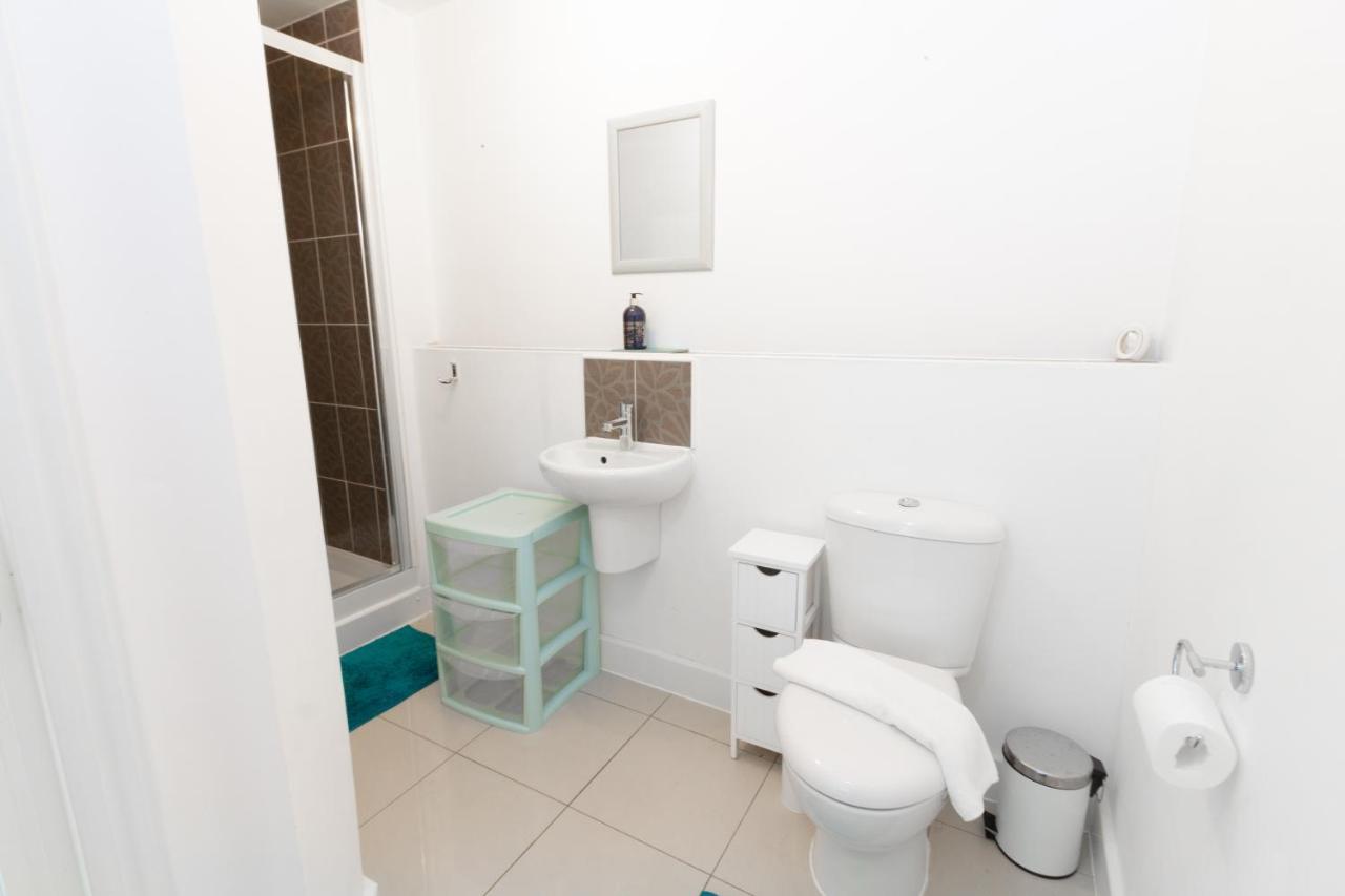 Apartment Homely 4bd Townhouse - Next To Hanley Park *