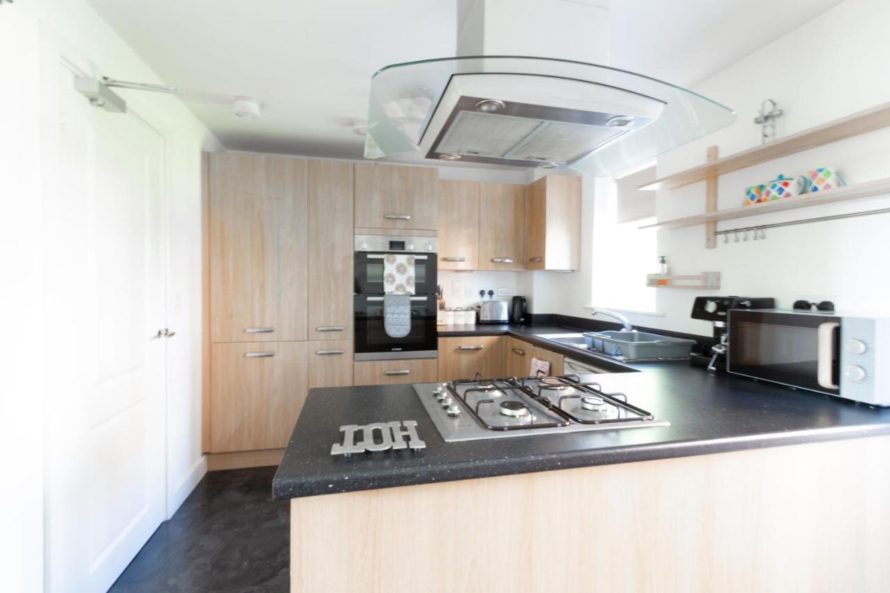 Homely 4bd Townhouse - Next To Hanley Park Apartment *