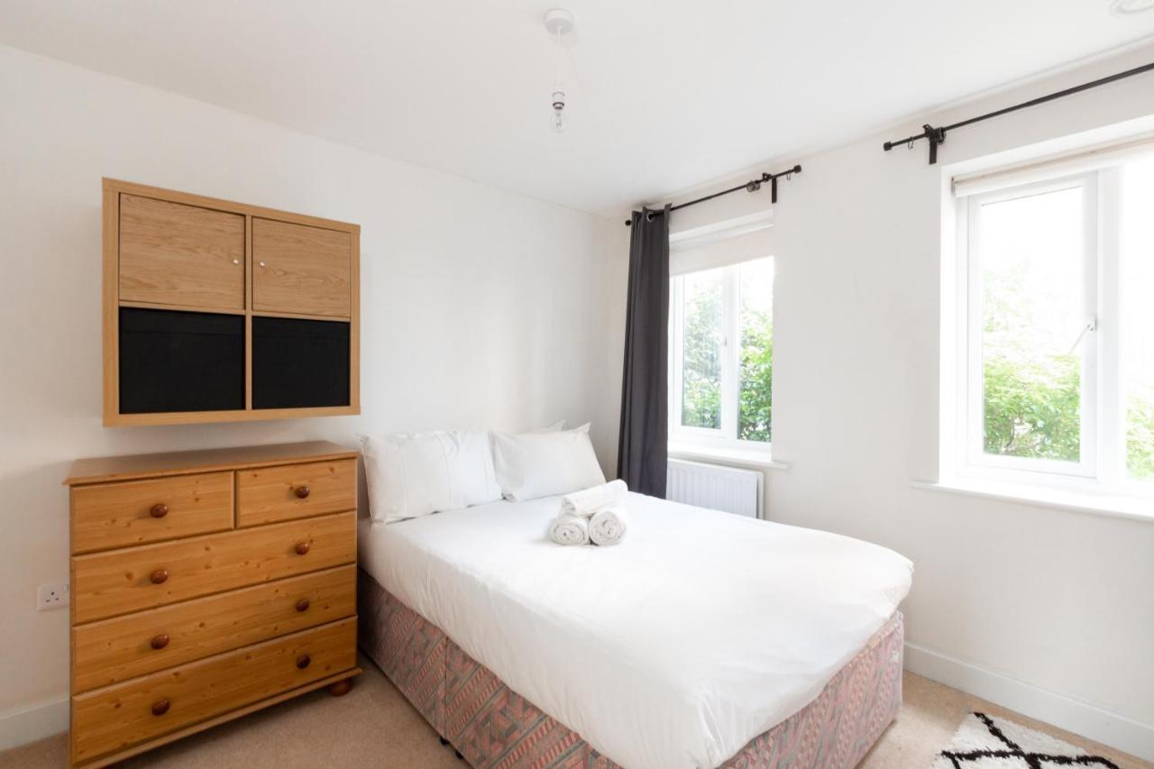 Homely 4bd Townhouse - Next To Hanley Park Apartment *