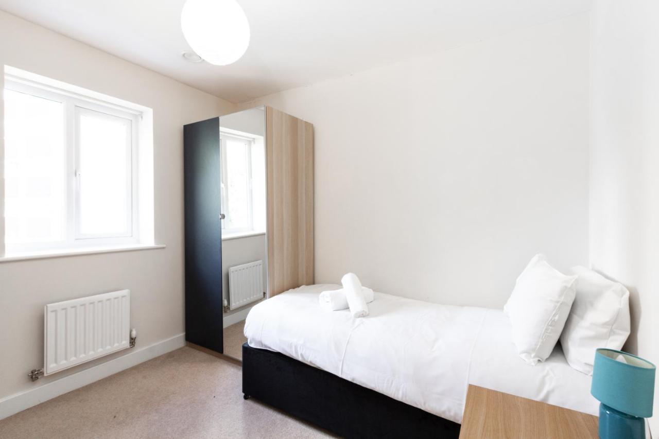 Homely 4bd Townhouse - Next To Hanley Park Apartment