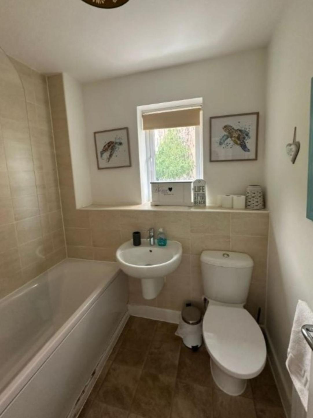 Homely 4bd Townhouse - Next To Hanley Park Apartment